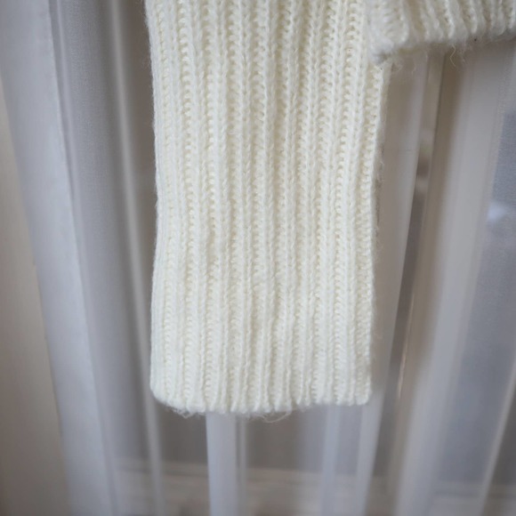 Nasty Gal Ivory Pom Pom Balloon Sleeve Mock Neck Sweater Size Medium - Picture 6 of 6